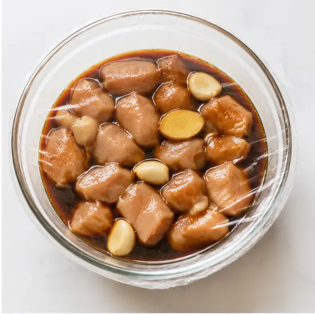 Step 2: Marinating chicken fillet cubes in the sauce